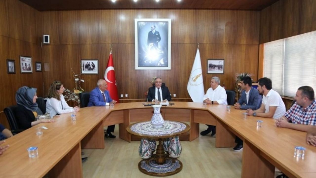 Vali Ahmet Hamdi Nayir: Aza kanaat göstermek çok hoş değil