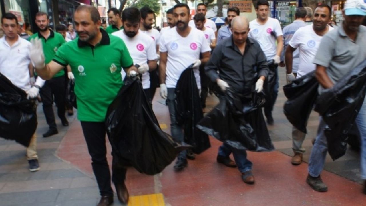 Alaşehir Belediyesinden çöp toplama etkinliği