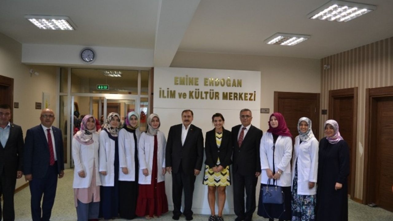 Veysel Eroğlu’ndan Şuhut İlim ve Kültür Merkezine ziyaret