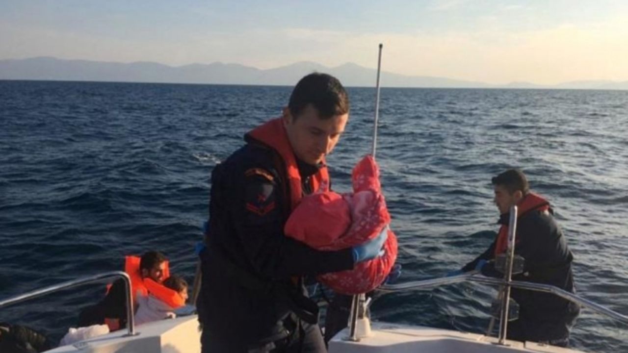 Kuşadası Körfezi’nde 8’i çocuk 16 kaçak göçmen yakalandı