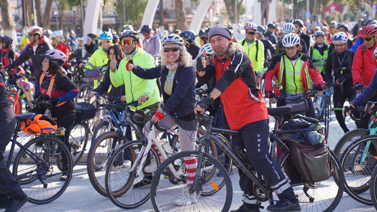 Bisiklet tutkunları, Tire’de bir araya geldi