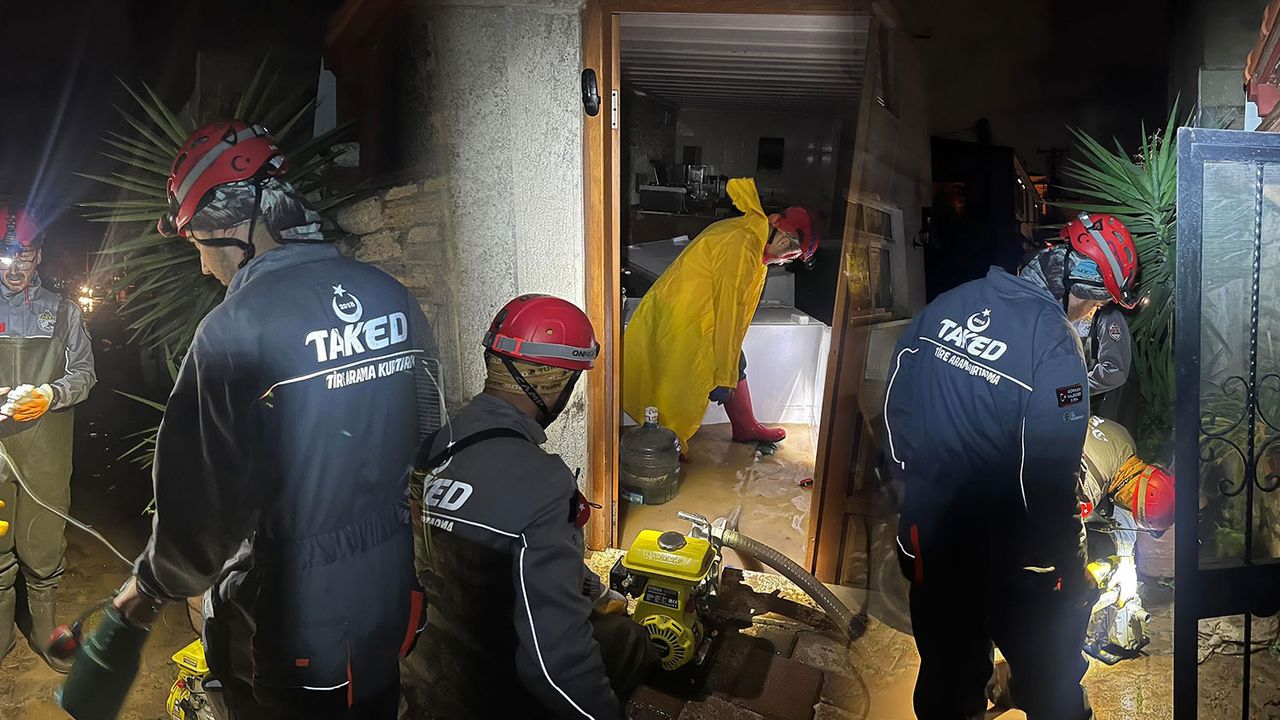 TAKED, Foça’daki sel felaketinde görev aldı