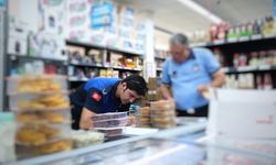 Tire’de zabıta, marketteki tarihi geçmiş ürünlere el koydu