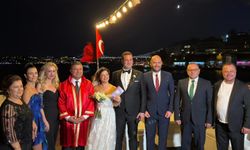 Başkan, kız kardeşinin nikahında damadı terletti