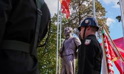 Çelenk törenine protokol eksiksiz katıldı