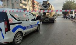 Ödemiş’te beton mikserinin çarptığı kadın öldü, torunu yaralandı