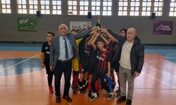 Futsal turnuvasının şampiyonu Dört Eylül Ortaokulu oldu