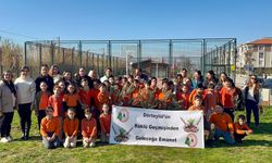 Tire’de öğrenciler, zeytin fidanlarını toprakla buluşturdu