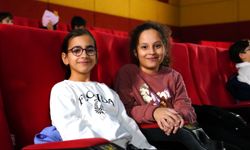 Tire’de öğrenciler, karne sevincini sinema keyfiyle yaşadı