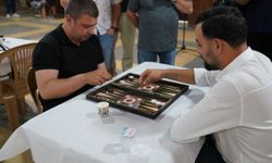 Tire’de babalar, tavlada kozlarını paylaştı