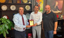 Tire Şiş Köfte’nin tanıtımına katkıları için plaket aldılar