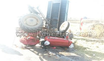Silaj yüklü traktör devrildi: 1 ağır yaralı