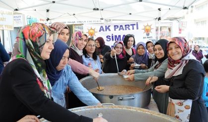 AK Parti Simav İlçe Kadın Kolları Başkanlığı 5 bin kişiye aşure