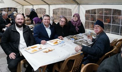 Başkan Okuroğlu, iftar çadırında vatandaşla buluştu