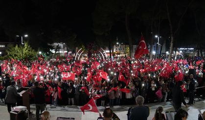 Tire’de Cumhuriyet coşkusu fener alayı ile zirveye çıktı