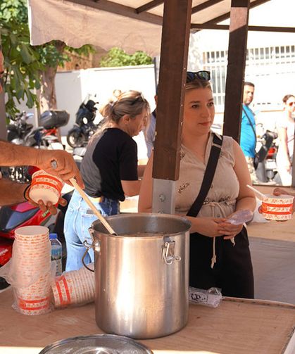 Tire Belediyesi’nden aşure ikramı