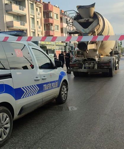 Ödemiş’te beton mikserinin çarptığı kadın öldü, torunu yaralandı