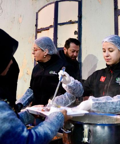 İlk iftarda, yüzlerce Tireli aynı sofrada buluştu