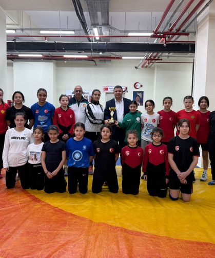 Tire Belediyespor Kadın Güreş Takımı’ndan İzmir’de büyük başarı