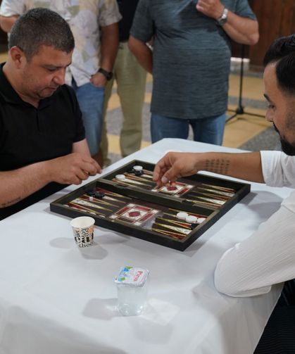 Tire’de babalar, tavlada kozlarını paylaştı