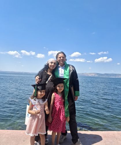 Tireli baba, 43 yaşında bölüm birincisi olarak mezun oldu