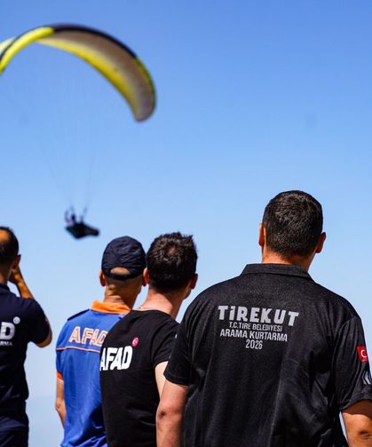 Yamaç paraşütü sporcuları, Tire’de festivalde buluştu