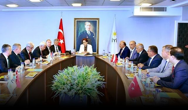Akşener, belediye başkanlarıyla toplandı