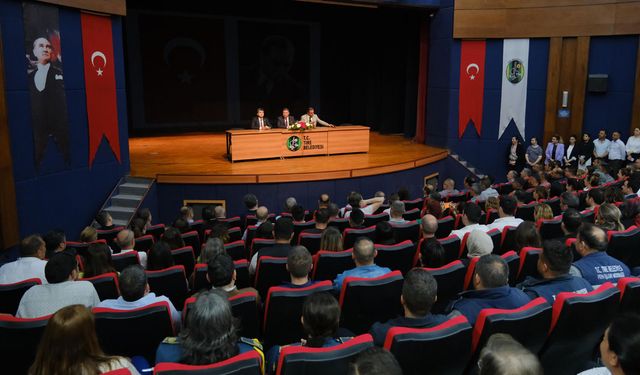 Başkan Okuroğlu, belediye personeliyle bayramlaştı