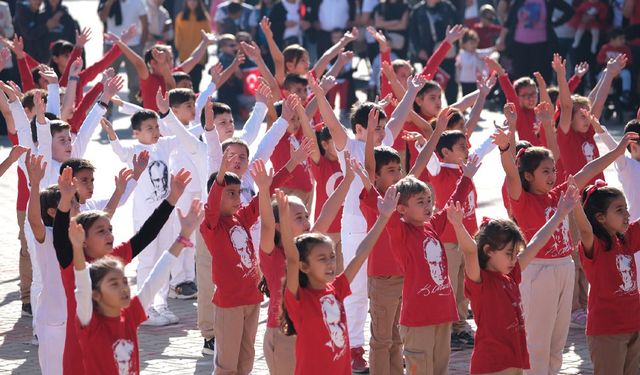 Tire’de 29 Ekim Cumhuriyet Bayramı, coşkuyla kutlanıyor