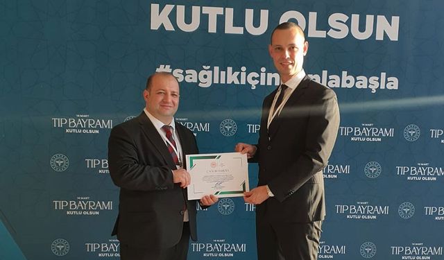Tireli Doktor Çağlar Sarıgül, yılın sağlık çalışanı oldu