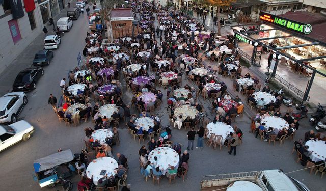 AK Parti Tire'de iftar yemeği verdi