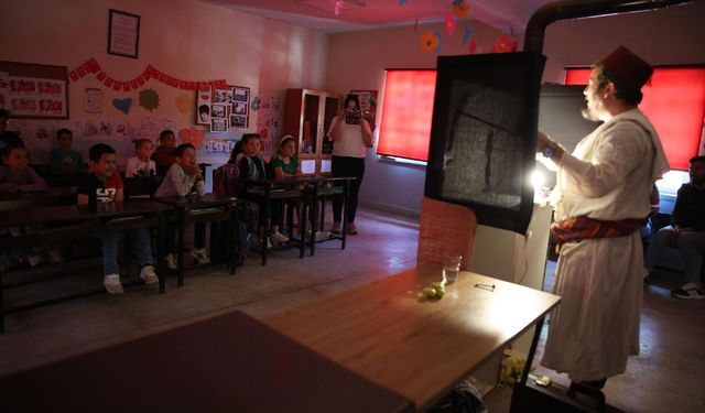 Tire Belediyesi köy okullarında tiyatroyu çocuklarla buluşturuyor