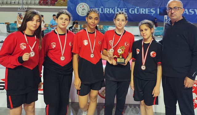 Kadın güreş takımımız Türkiye ikincisi oldu