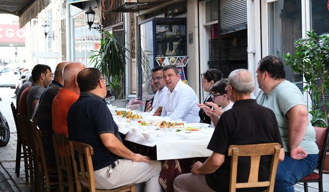 Esnaf, Başkan Okuroğlu ile kahvaltıda buluştu