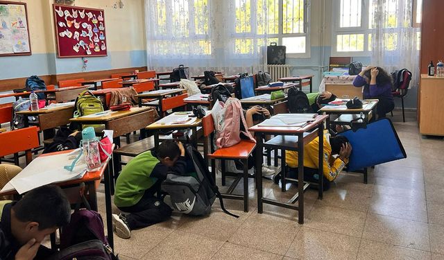 Tüm okullarda deprem tatbikatı yapıldı