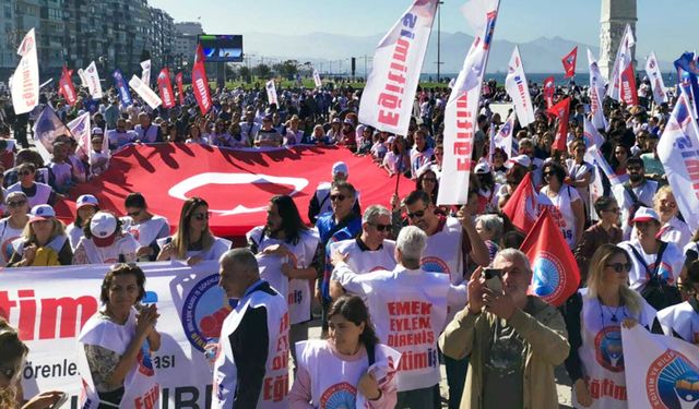 Eğitim İş: Yaşasın Cumhuriyet!