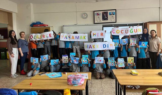 Tire’deki öğrencilerden Filistin’e destek