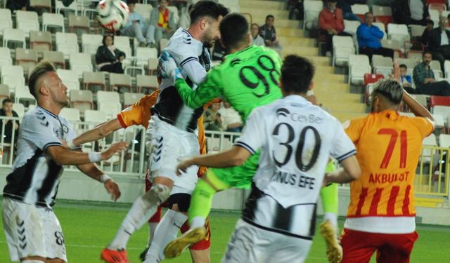 İzmir derbisinde Altay 90+5’de güldü 1-2