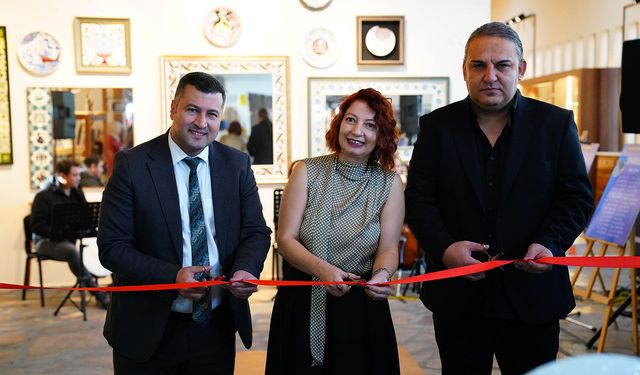 Tire Kent Müzesi’nde rengarenk çini sergisi