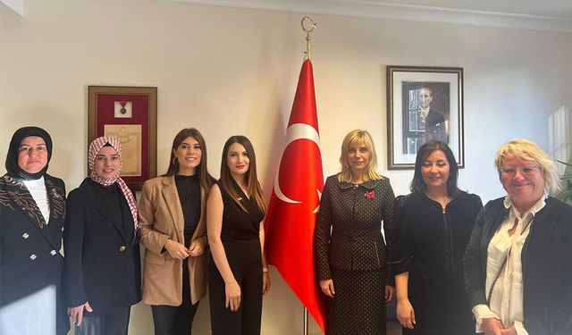 Başkonsolos Tireli Öğretmeni tebrik etti