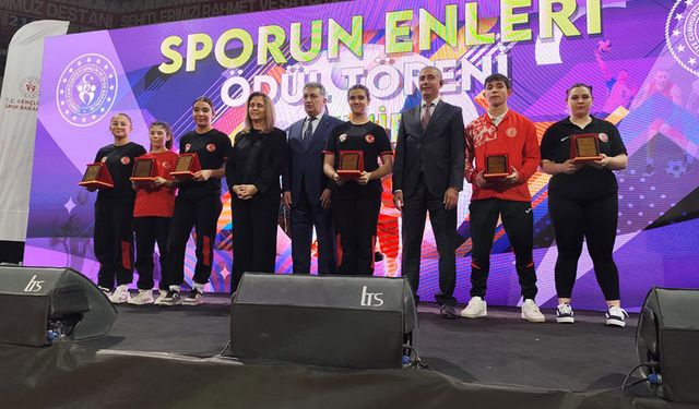 Tire Belediyesi Spor Kulübü’nün genç sporcuları gururlandırdı