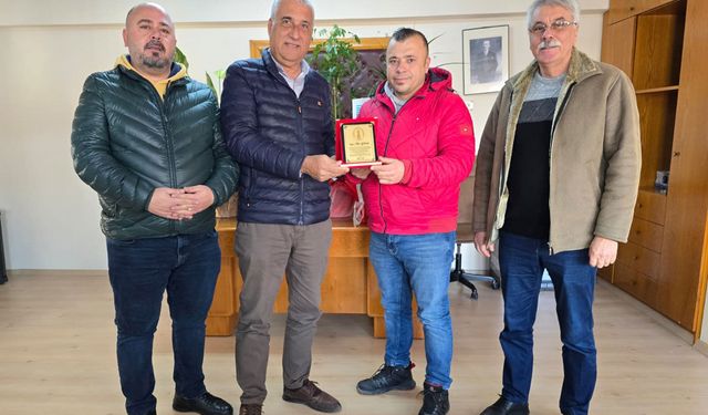 O şoföre plaket verildi