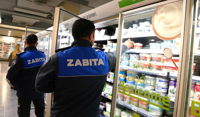 Tire’de zincir marketlerde, kapsamlı denetim yapıldı