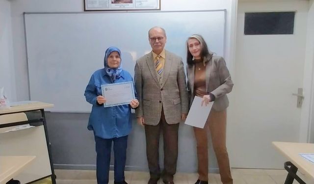 Diksiyon eğitimini tamamlayan kursiyerler, sertifikalarını aldı