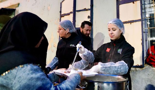 İlk iftarda, yüzlerce Tireli aynı sofrada buluştu