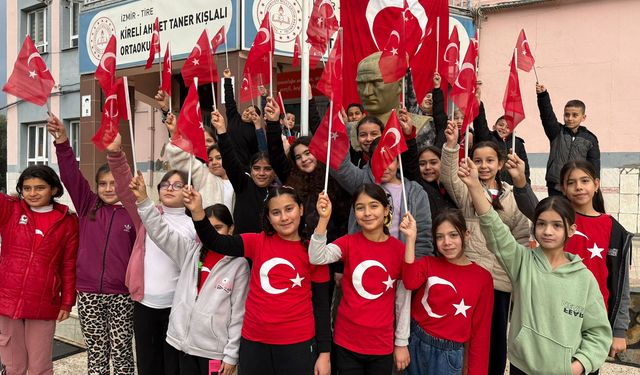 Okullarda "Bayrak Sevgisi" temasıyla ilk ders zili çaldı