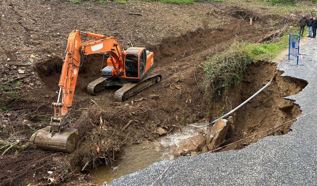 Belediye, yolun açılması için çalışmalarını sürdürüyor