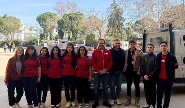 Öğrencilerden Kızılay’a anlamlı bağış