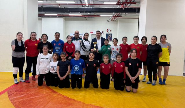 Tire Belediyespor Kadın Güreş Takımı’ndan İzmir’de büyük başarı