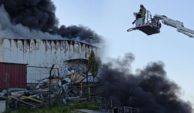 Tire Organize Sanayi Bölgesi’nde geri kazanım tesisi alevlere teslim oldu